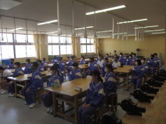 ７年生校内見学